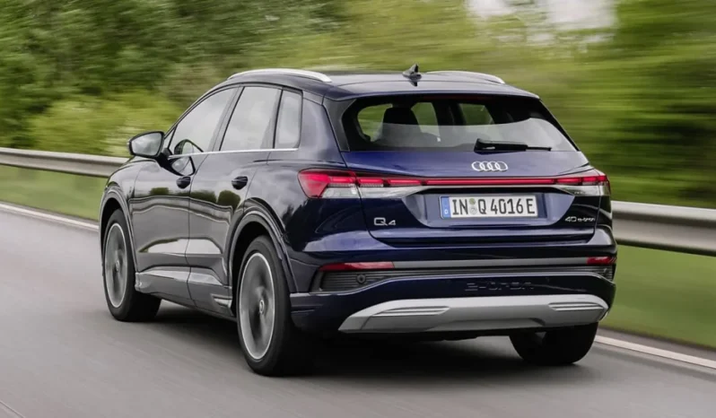 
								Audi Q4 e-tron Black Edition full									